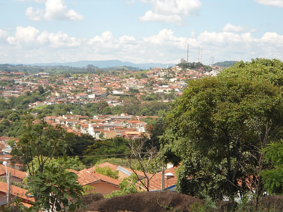 Chegada a Espírito Santo do Pinhal com vista da Serra da Mantiqueira