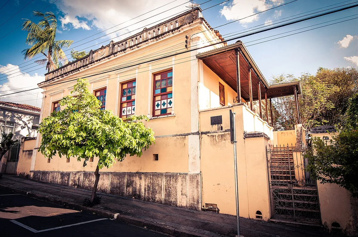 Casarão histórico preservado no Centro de Espírito Santo do Pinhal